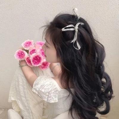 独家爆料：新生代小生机场牵手女助理，工作室紧急辟谣，三天三夜